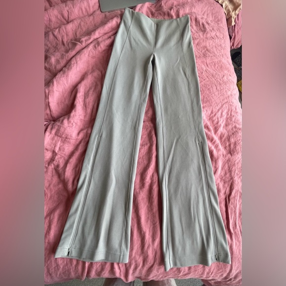 Lululemon Brushed Softstream Ribbed Zip Flared Pants Size 6 - Picture 3 of 5